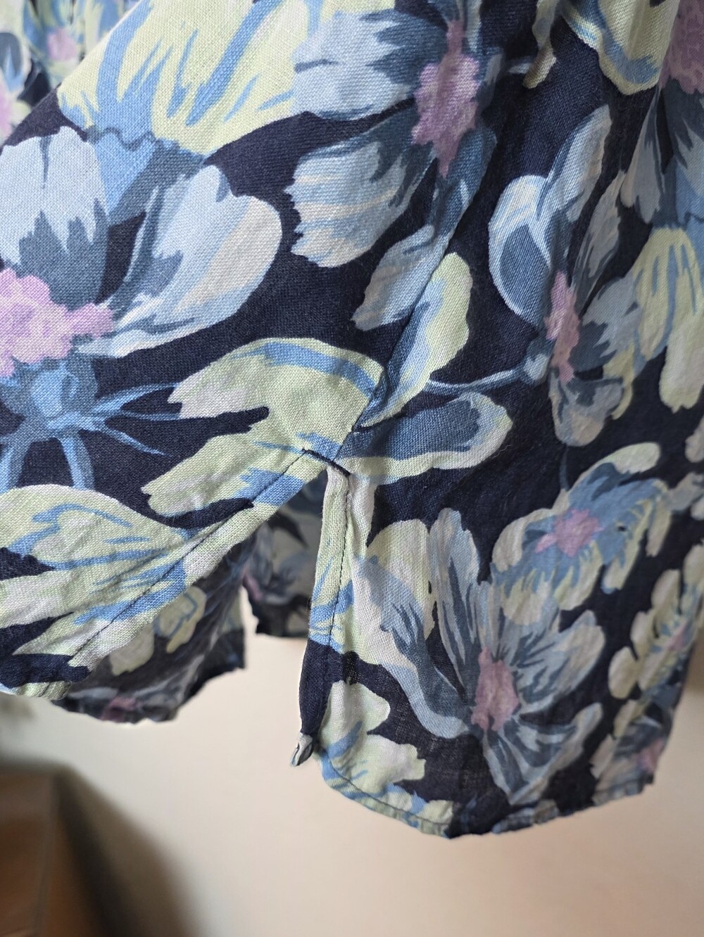 CHARTER CLUB Luxury Blue Floral Beaded Linen V Neck Top Summer Beach Sz Medium - Picture 9 of 13